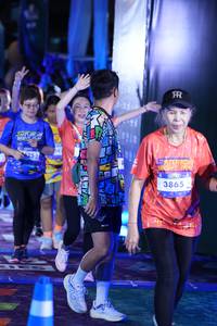 BIB: 425, 3865
                            <button type="button" onclick="openModal(26261910)" class="btn btn-primary btn-sm float-right btn-popup" data-toggle="modal" data-target=".modal-high-quality">
                        <i class="fas fa-shopping-cart"></i> Add to Cart
                    </button>
                                            <button type="button" onclick="isThisMe(26261910, true)" class="btn btn-success btn-sm float-right btn-popup btn-isme hidden" data-toggle="tooltip" data-placement="bottom" title="นี่คือรูปของคุณใช่ไหม คลิกที่นี่เพื่อเอาเข้าอัลบั้ม">
                        <i class="fas fa-plus"></i> Add to album
                    </button>
                    <button type="button" onclick="isThisMe(26261910, false)" class="btn btn-warning btn-sm float-right btn-popup btn-isnotme hidden">
                        <i class="fas fa-ban"></i> Remove from album
                    </button>